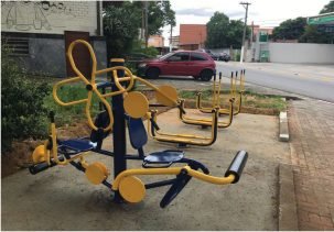Novos equipamentos de ginástica ao ar livre entregues à comunidade.